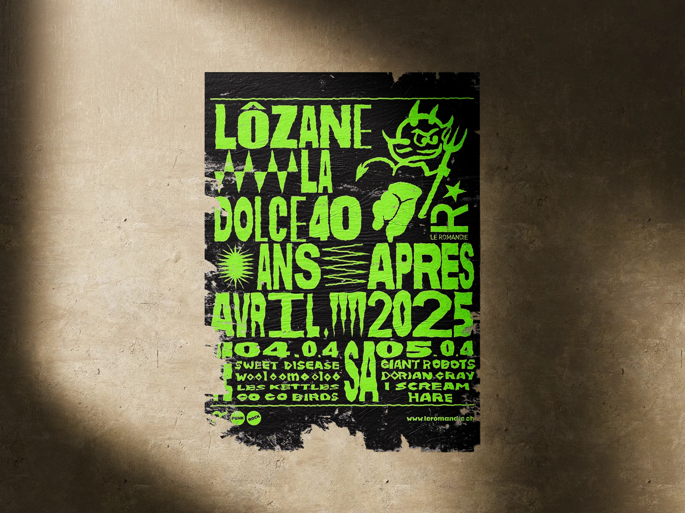 Affiche Dolce Vita appliquée sur un mur brut